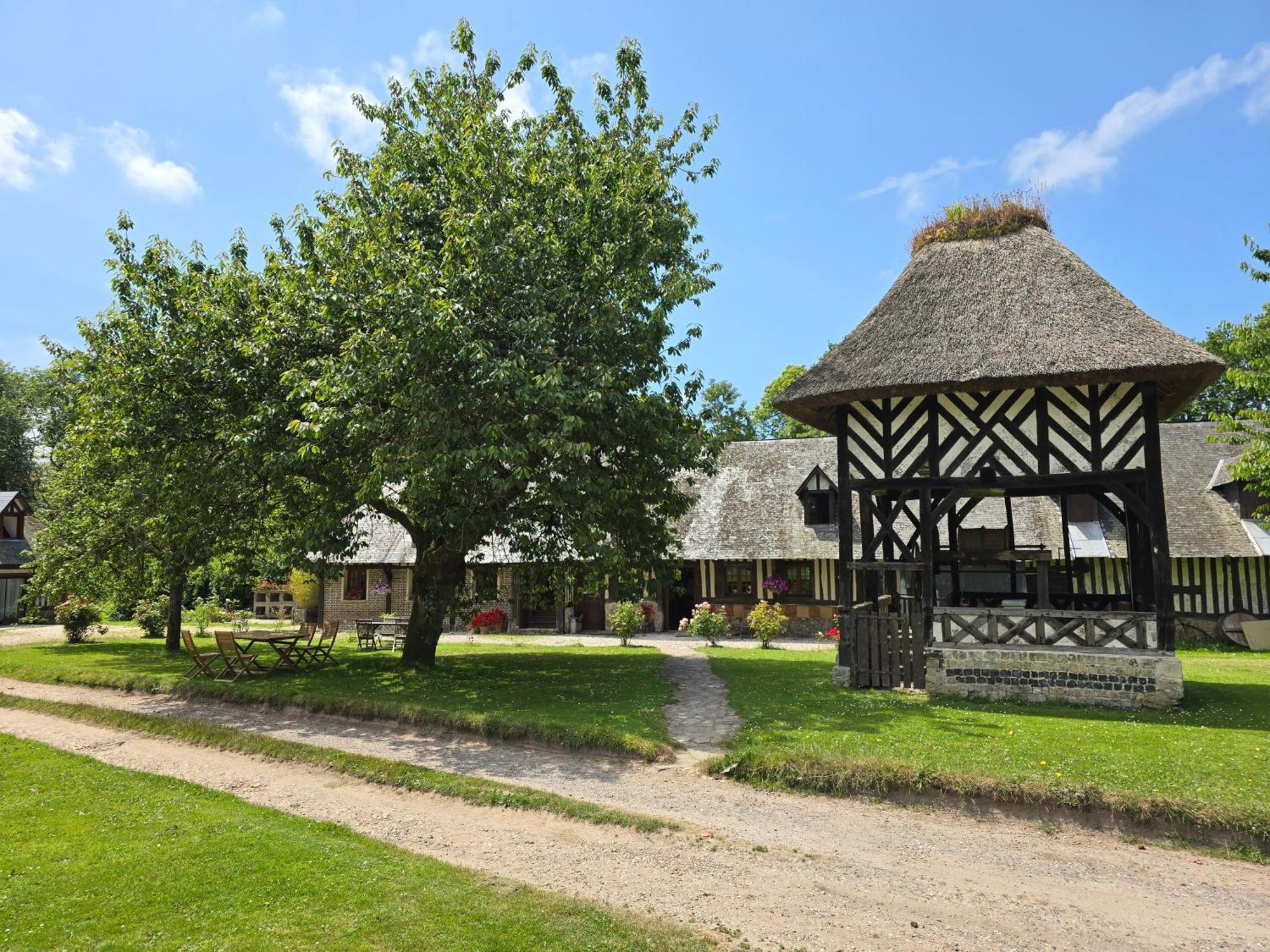 La Ferme Chevalier Hotel Equemauville Bagian luar foto